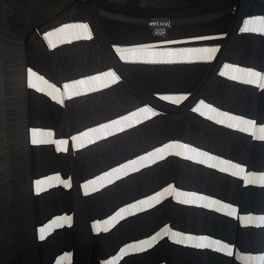 Longsleeve Black &White Striped Top